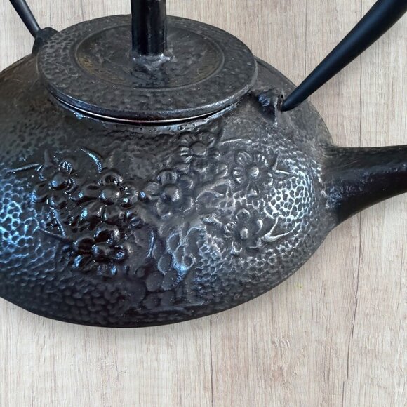Vintage Japanese Tetsubin NAMBU TEKKI 2.5 CUP - 20oz Cast Iron Tea Pot Trivet - Picture 6 of 14